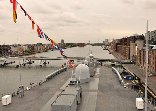 USS Mount Whitney in Amsterdam (foto: US Navy)